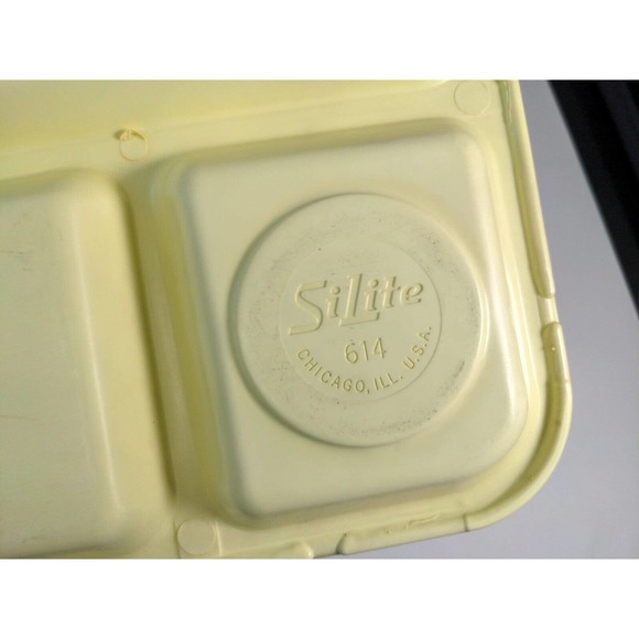 1 Vintage SiLite 614 Stack Lunch cafeteria Trays USA MADE Chicago Yellow - Picture 3 of 3